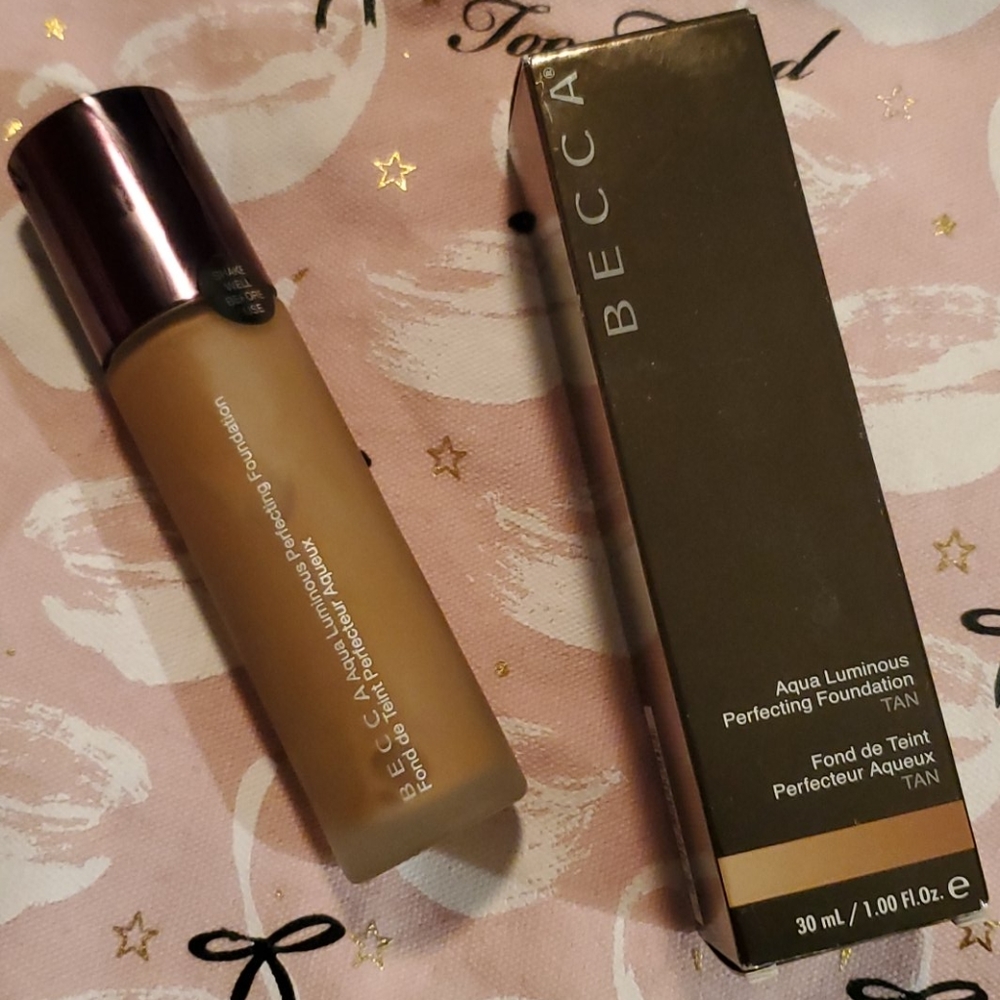 Becca aqua Luminous foundation Tan